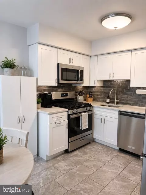 6414 Hilltop Dr #68, Brookhaven, PA 19015