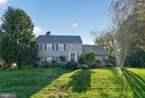 Exterior - 307 Colonial Dr, Wallingford, PA 19086 photo 8 of 9