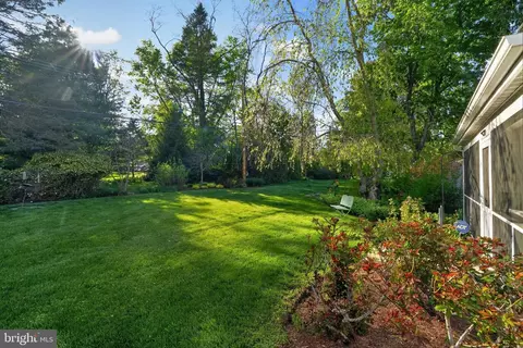 Exterior - 307 Colonial Dr, Wallingford, PA 19086 photo 6 of 9
