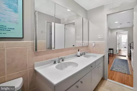 Bath - 307 Colonial Dr, Wallingford, PA 19086 photo 3 of 5