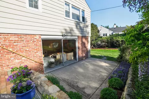 Exterior - 307 Colonial Dr, Wallingford, PA 19086 photo 4 of 9