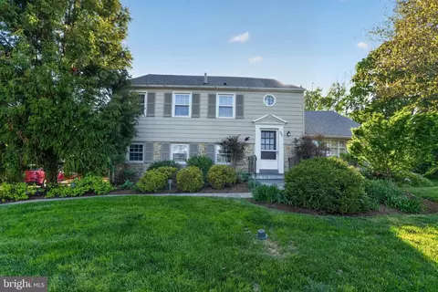 Exterior - 307 Colonial Dr, Wallingford, PA 19086 photo 7 of 9