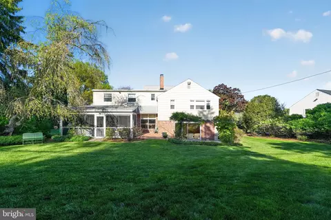 Exterior - 307 Colonial Dr, Wallingford, PA 19086 photo 5 of 9
