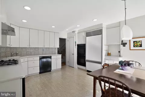 Kitchen - 307 Colonial Dr, Wallingford, PA 19086 photo 3 of 4