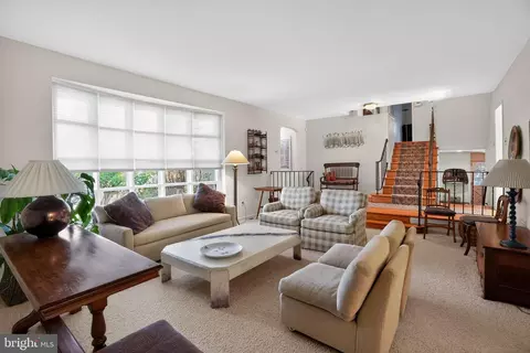 Living - 307 Colonial Dr, Wallingford, PA 19086 photo 2 of 3
