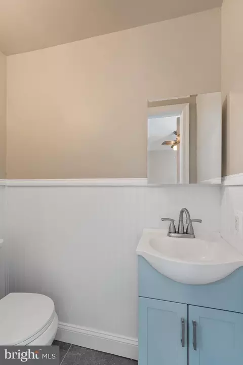 Bath - 438 Glendale Rd, Darby, PA 19082 photo 1 of 2