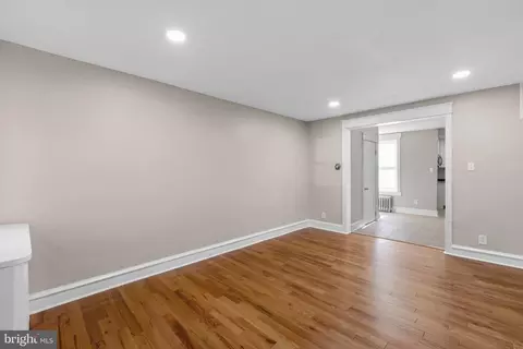 Living - 438 Glendale Rd, Darby, PA 19082 photo 4 of 4