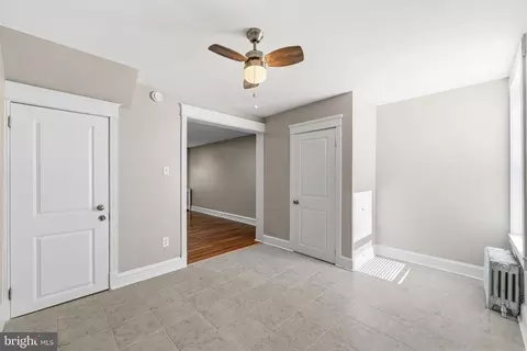 Entry Way - 438 Glendale Rd, Darby, PA 19082 photo 3 of 9
