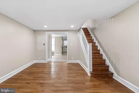 Living - 438 Glendale Rd, Darby, PA 19082 photo 2 of 4