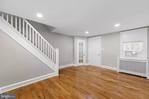 Living - 438 Glendale Rd, Darby, PA 19082 photo 3 of 4