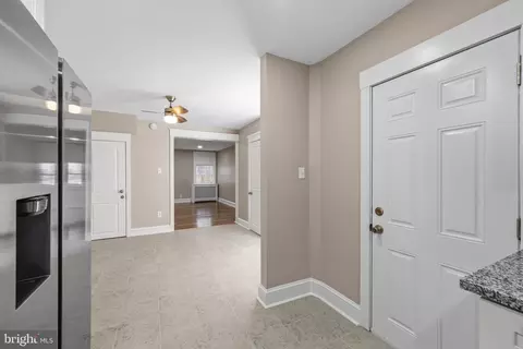 Entry Way - 438 Glendale Rd, Darby, PA 19082 photo 6 of 9