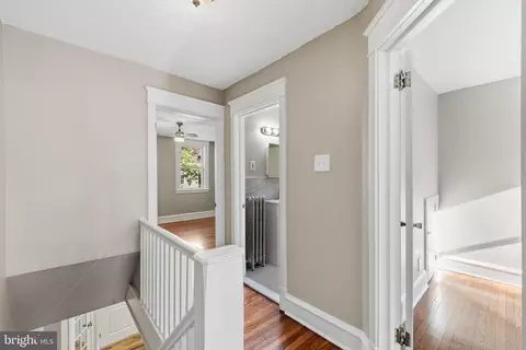 Entry Way - 438 Glendale Rd, Darby, PA 19082 photo 7 of 9