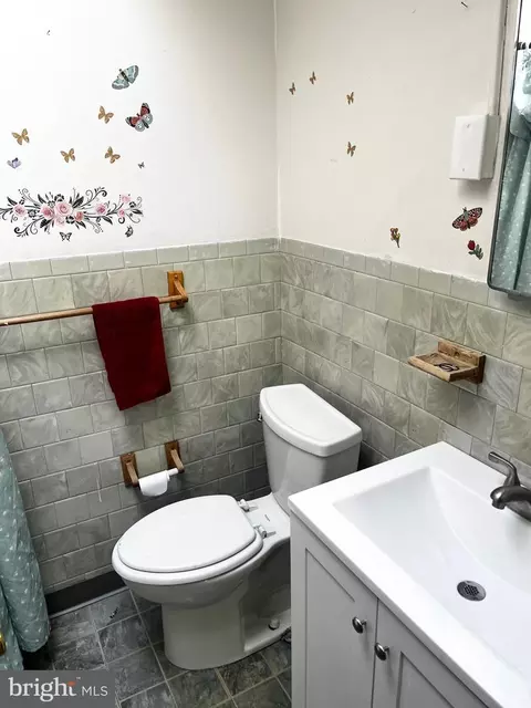 Bath - 165 Ervin Ave, Linwood, PA 19061 photo 2 of 3