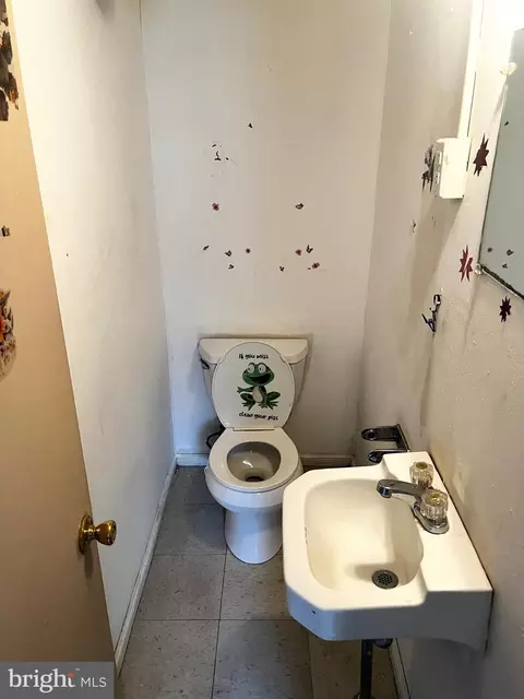 Bath - 165 Ervin Ave, Linwood, PA 19061 photo 1 of 3