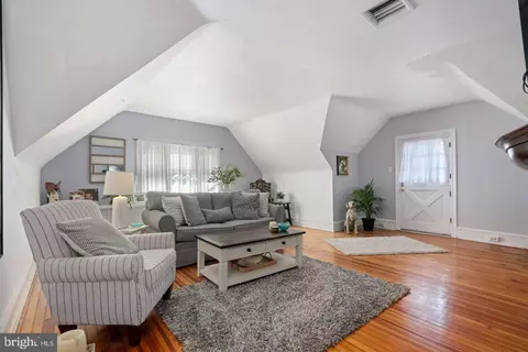 118 Montrose Ave #C, Bryn Mawr, PA 19010