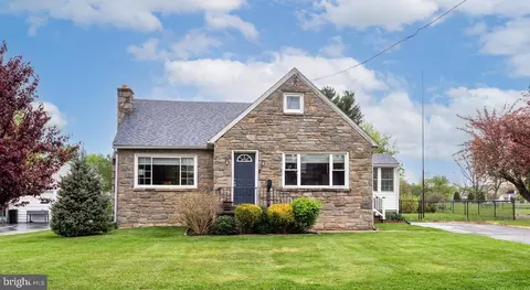 214 W Brookhaven Rd, Brookhaven, PA 19015