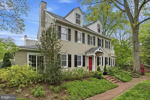 7 Farm Rd, Wayne, PA 19087