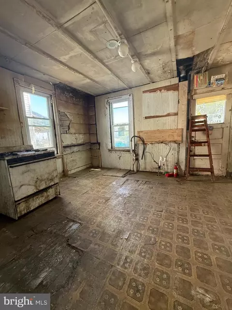 127 White Ave, Marcus Hook, PA 19061 photo 3