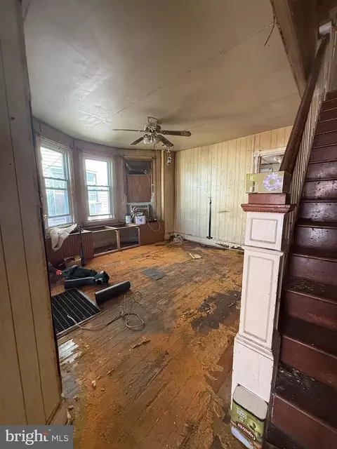 127 White Ave, Marcus Hook, PA 19061 photo 2