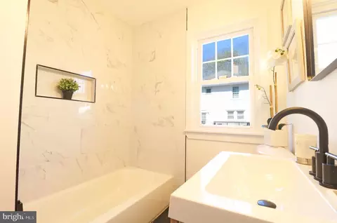 Bath - 117 Walnut Rd, Wallingford, PA 19086 photo 2 of 2