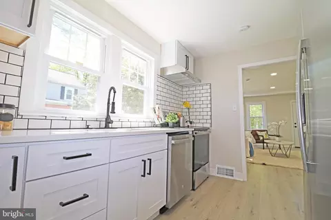 Entry Way - 117 Walnut Rd, Wallingford, PA 19086 photo 1 of 2