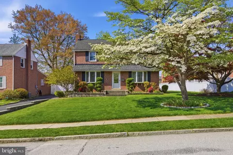 418 Colonial Park Dr, Springfield, PA 19064