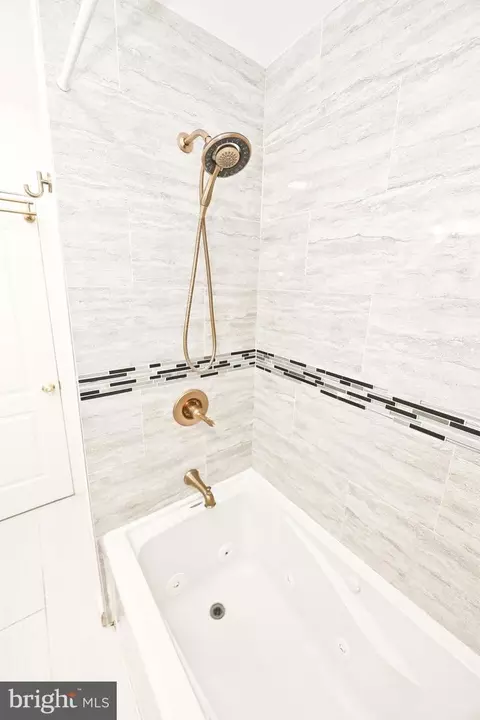 Bath - 50 Eldon Ave, Lansdowne, PA 19050 photo 4 of 7