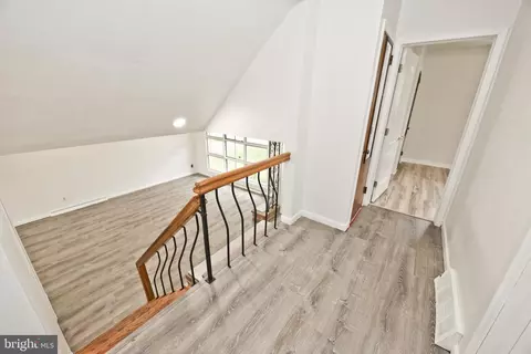 Entry Way - 50 Eldon Ave, Lansdowne, PA 19050 photo 4 of 7