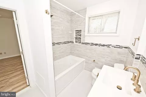 Bath - 50 Eldon Ave, Lansdowne, PA 19050 photo 3 of 7