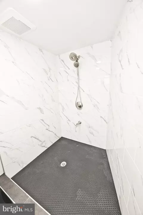 Bath - 50 Eldon Ave, Lansdowne, PA 19050 photo 6 of 7