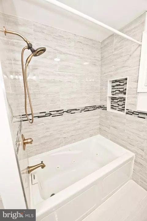 Bath - 50 Eldon Ave, Lansdowne, PA 19050 photo 5 of 7