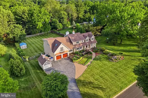 5 Sugar Maple Dr, Newtown Square, PA 19073