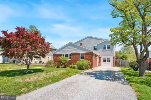2211 Dickens Ln, Broomall, PA 19008