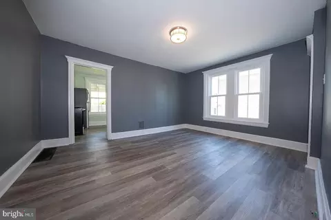 Living - 104 Owens Ln, Wayne, PA 19087 photo 6 of 6