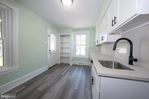 Entry Way - 104 Owens Ln, Wayne, PA 19087 photo 3 of 6