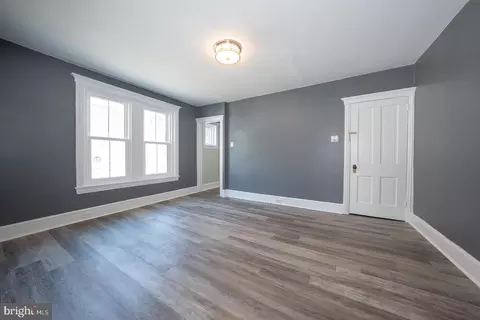 Living - 104 Owens Ln, Wayne, PA 19087 photo 5 of 6