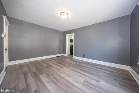Living - 104 Owens Ln, Wayne, PA 19087 photo 4 of 6
