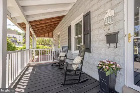 Exterior - 104 Owens Ln, Wayne, PA 19087 photo 1 of 5