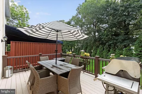 Exterior - 333 Liberty Ln, Wayne, PA 19087 photo 3 of 4