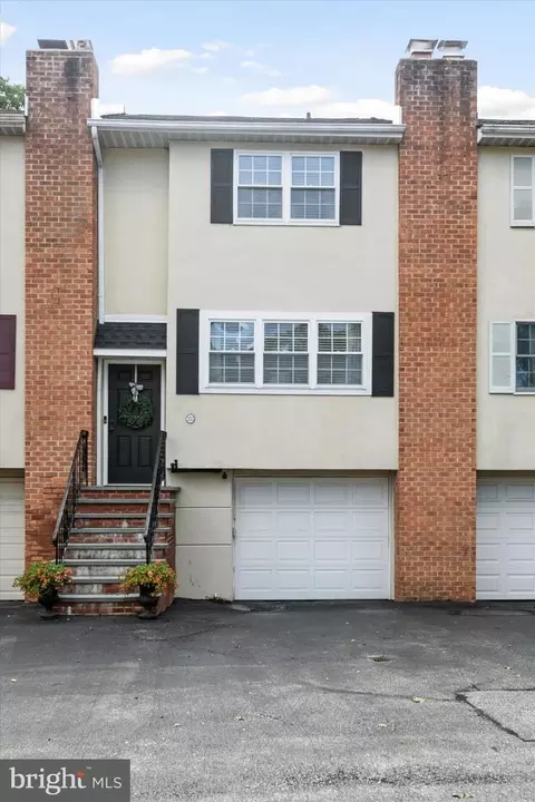 333 Liberty Ln, Wayne, PA 19087
