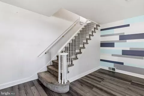 Entry Way - 525 Broadview Rd, Darby, PA 19082 photo 4 of 7