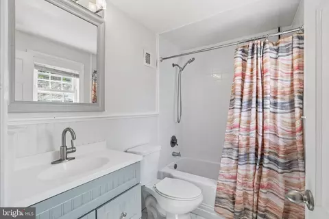 Bath - 525 Broadview Rd, Darby, PA 19082 photo 2 of 3