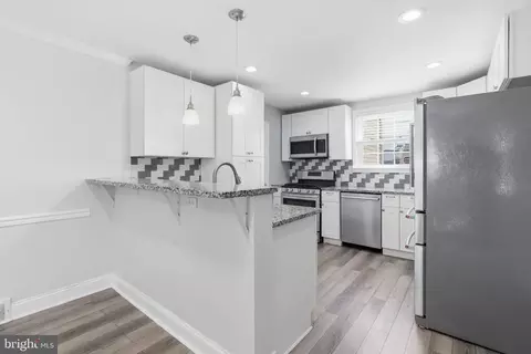 Entry Way - 525 Broadview Rd, Darby, PA 19082 photo 1 of 7