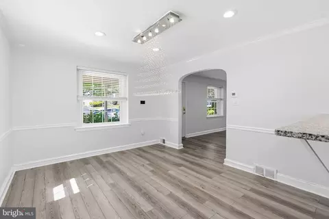 Entry Way - 525 Broadview Rd, Darby, PA 19082 photo 3 of 7