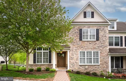 414 Ravenscliff Dr, Media, PA 19063