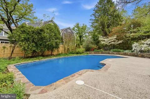 Exterior - 404 Oak Ln, Wayne, PA 19087 photo 10 of 21