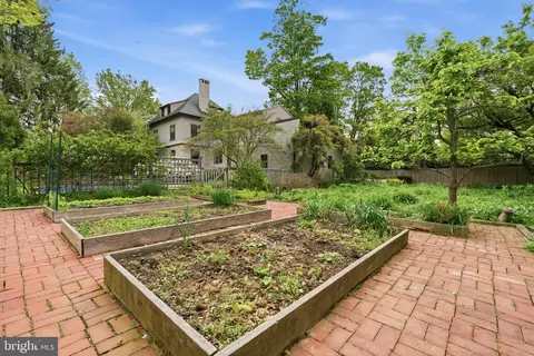 Exterior - 404 Oak Ln, Wayne, PA 19087 photo 7 of 21