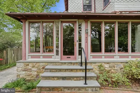 Exterior - 404 Oak Ln, Wayne, PA 19087 photo 1 of 21