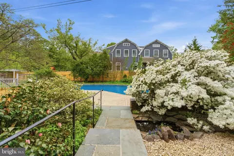 Exterior - 404 Oak Ln, Wayne, PA 19087 photo 9 of 21