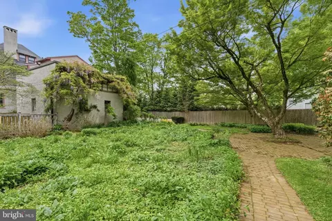 Exterior - 404 Oak Ln, Wayne, PA 19087 photo 13 of 21
